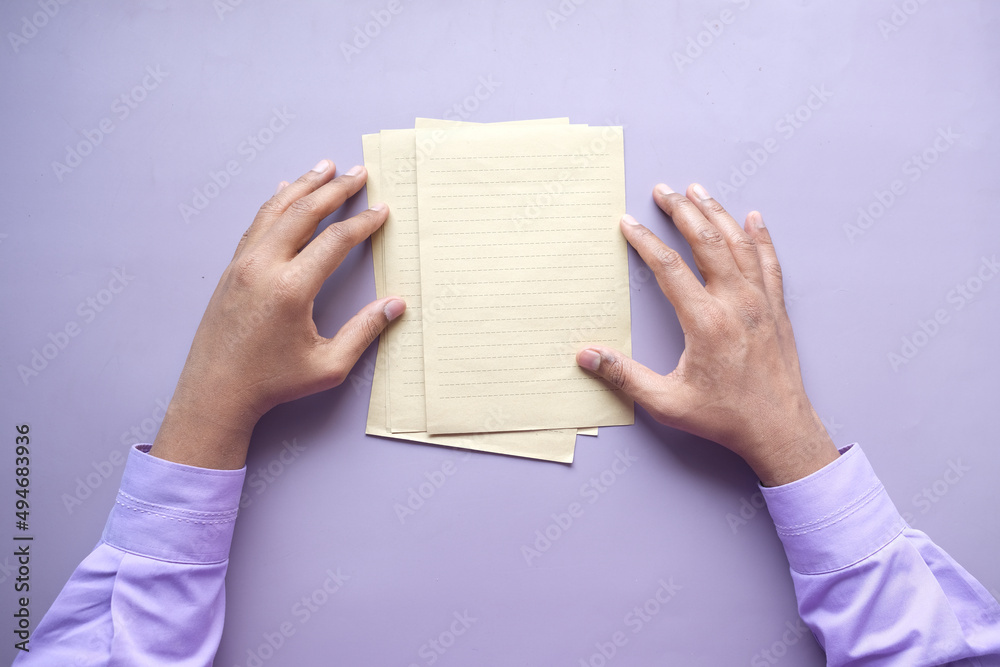 Obraz premium top view of mens hand on blank paper on table 