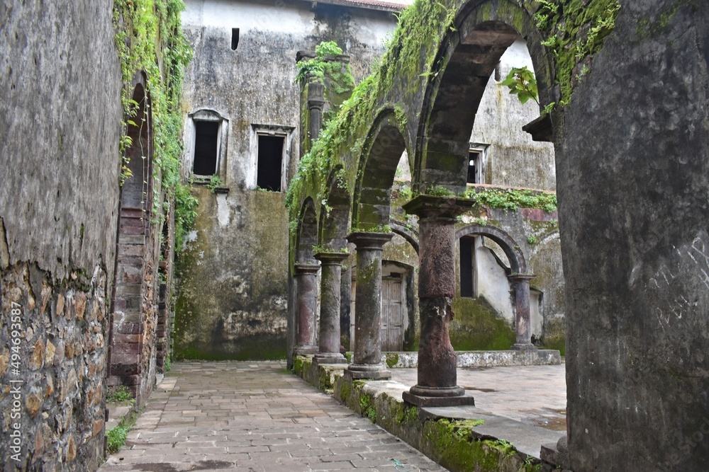 Obraz premium ruins of vasai fort, maharashtra, india 