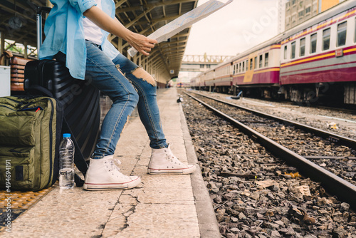 фотографія asian woman traveler tourists travel city street, journey backpack adventure outdoor by train