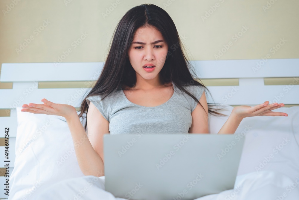 Asian women have trouble working from home. Asian women have trouble working from home.