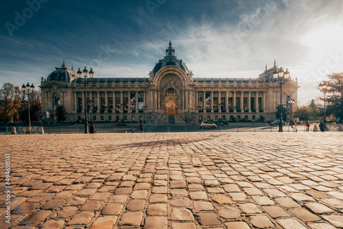 Fotografia petit palais in paris on a sunny day with blue sky