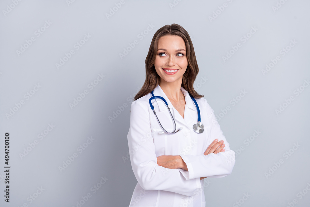 Photo of smiling lady virologist look empty space cross arms recommend cov vaccine prevention isolated grey color background Photo of smiling lady virologist look empty space cross arms recommend cov vaccine prevention isolated grey color background