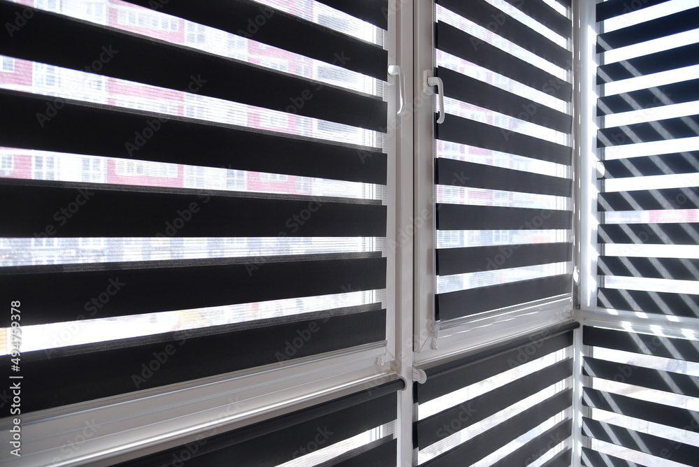 Obraz premium sunlight breaks through the blinds