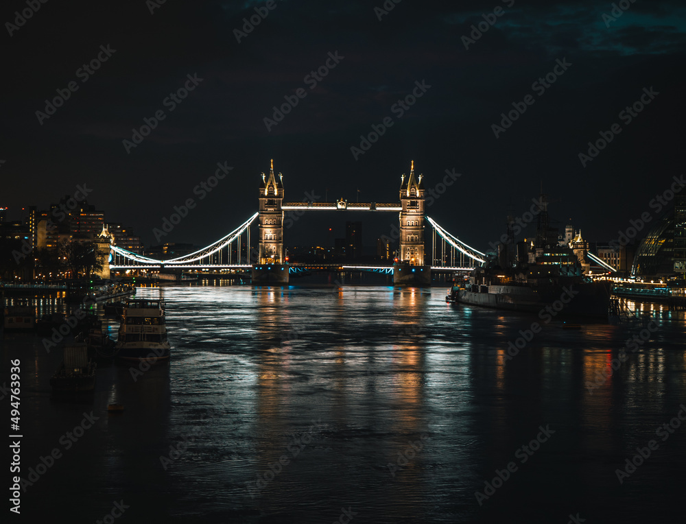 Obraz premium tower bridge at night