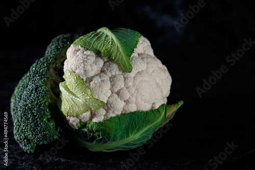 Obraz na płótnie Cauliflower and broccoli in the the dark minimalistic light. Fresh vegetables. w salonie