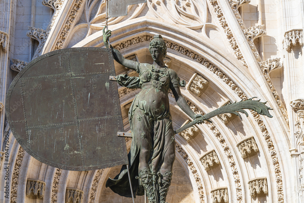 Fototapeta premium Statue of the Giraldillo de la Giralda in Seville, Andalucia, Spain. 