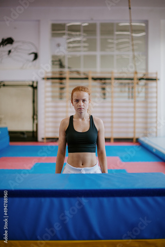 young strong preatty, parkour, woman is standing in front of an obstacle and getting ready to jump