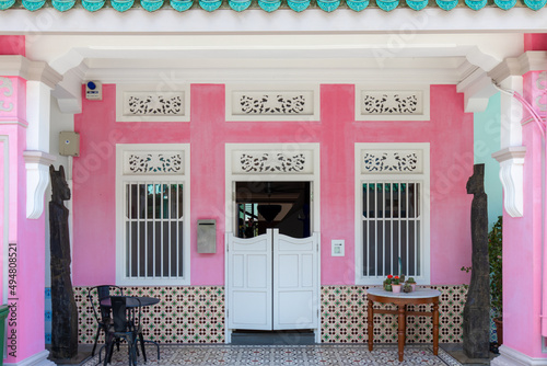 Canvas Print Singapore pink doorway