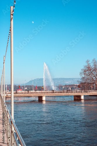 Genève, le pont du Mont-Blanc et le jet d'eau