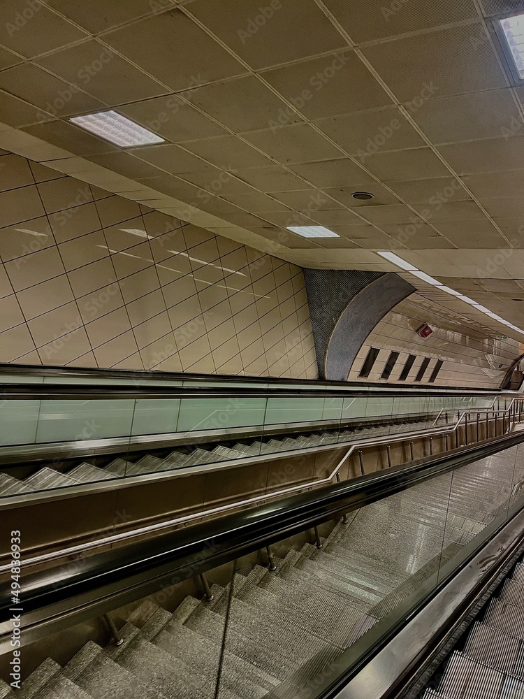 Obraz premium moving escalator in subway station