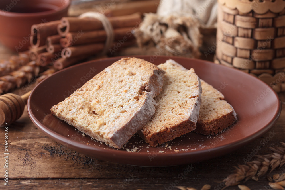 Traditional cuisine of Tver - sweet bread with honey - kovrizhka