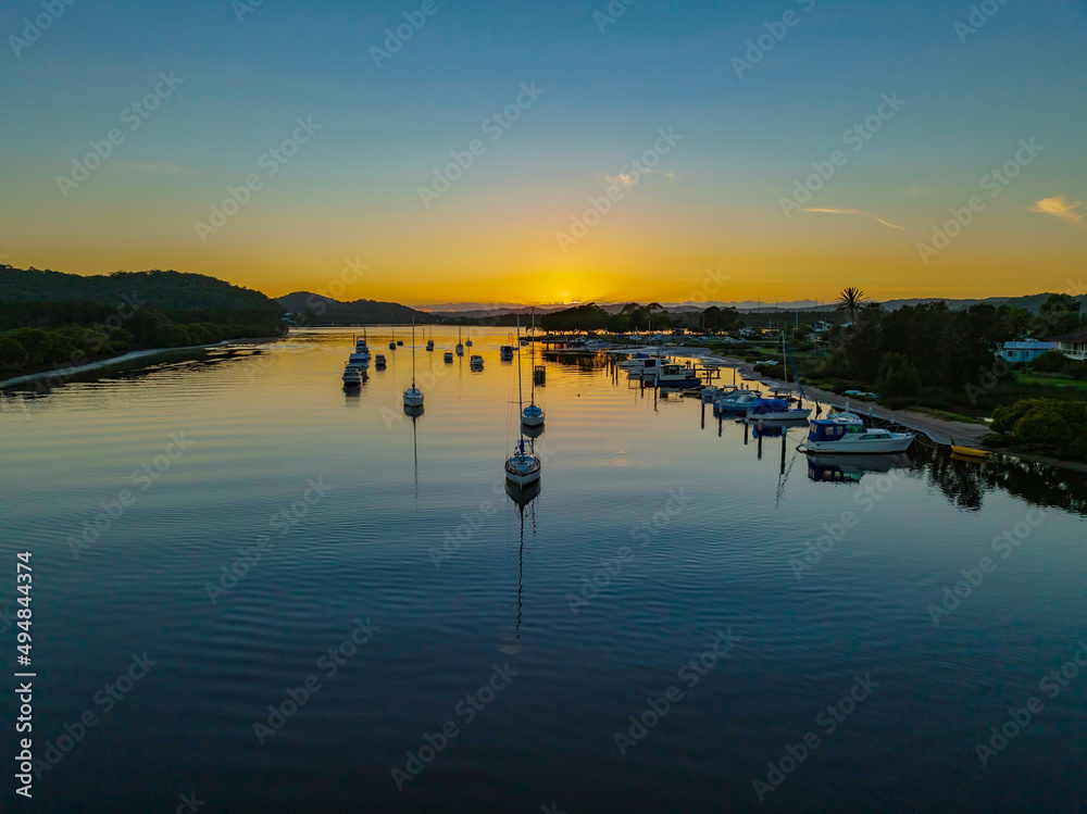 Fototapeta premium Sun rising over the waterfront