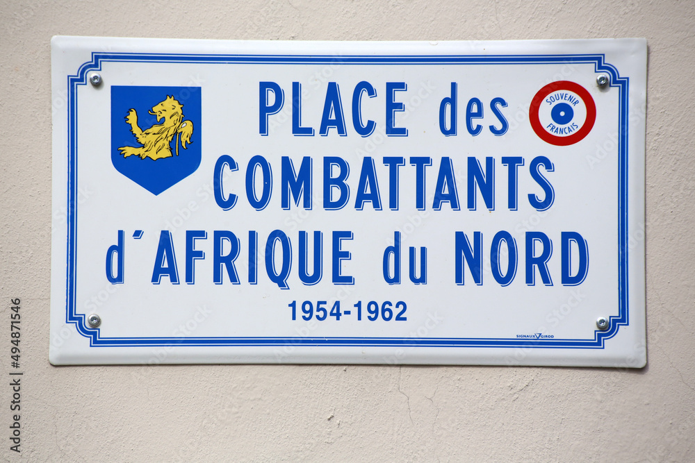 Place des Combattants d'Afrique du Nord. 1954-1962. Plaque en métal. Saint-Gervais-les-Bains. Haute-Savoie. Auvergne-Rhône-Alpes. France.... Place des Combattants d'Afrique du Nord. 1954-1962. Plaque en métal. Saint-Gervais-les-Bains. Haute-Savoie. Auvergne-Rhône-Alpes. France....