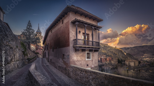 Foto Beautiful building in the Teruel Province in Aragon, Spain under a sunset sky