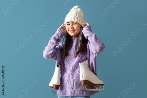 Little Asian girl in warm c...