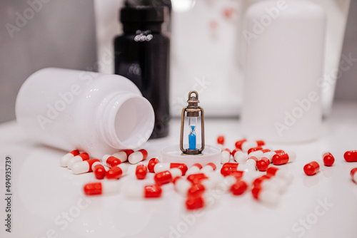 Leki wysypane na blacie w łazience 