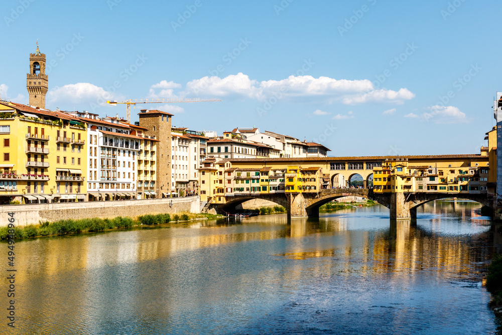 Ponte Vecchio bridge over Arno-rivir in Florence, Toscany, Italy, Europe