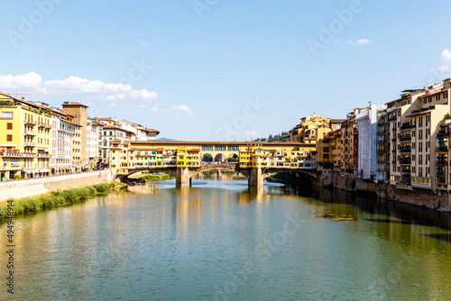 Ponte Vecchio bridge over Arno-rivir in Florence, Toscany, Italy, Europe © jeeweevh