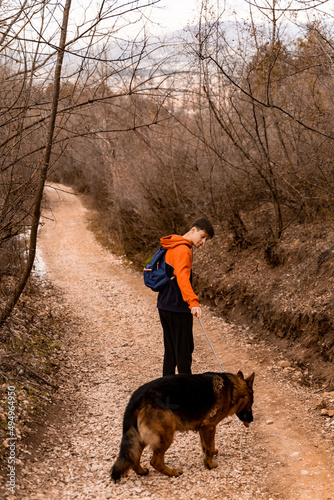 Walking the dog © qunica.com