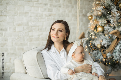 Obraz na płótnie mother hugs little daughter, happy family relationship w salonie