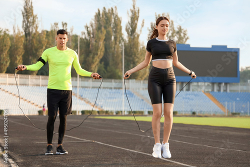 Sporty young couple with sk...