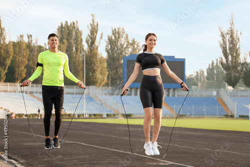 Sporty young couple with sk...