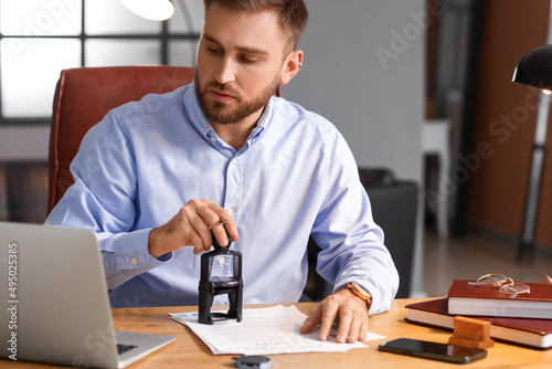 Male notary public attachin...