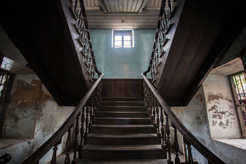 Wandcirkels Oude verlaten gebouwen Koloniaal gebouw Bang Rak Bangkok  © maodoltee