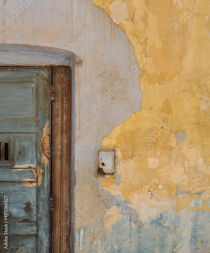ancient wall and door © Silvia Crisman