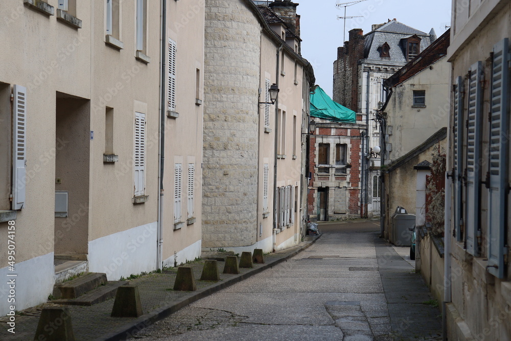 Rue typique dans Tonnerre, ville de Tonnerre, département de l'Yonne, France