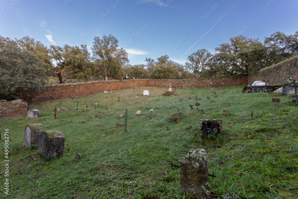 Antiguo cementerio abandonado