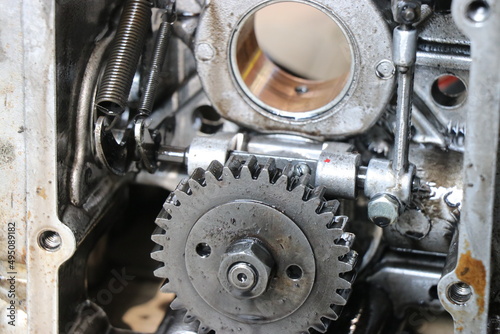 Inside view of a heavy-duty single-cylinder diesel engine with a focus on springs and gears