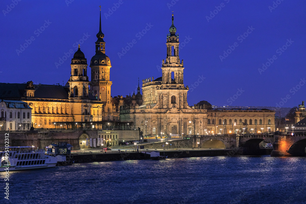 Dresden, Nachtpanorama, Oberlandesgericht, Residenzschloss, Katholische Hofkirche, vlnr., Sachsen, Deutschland < english> Dresden, Saxony, Germany