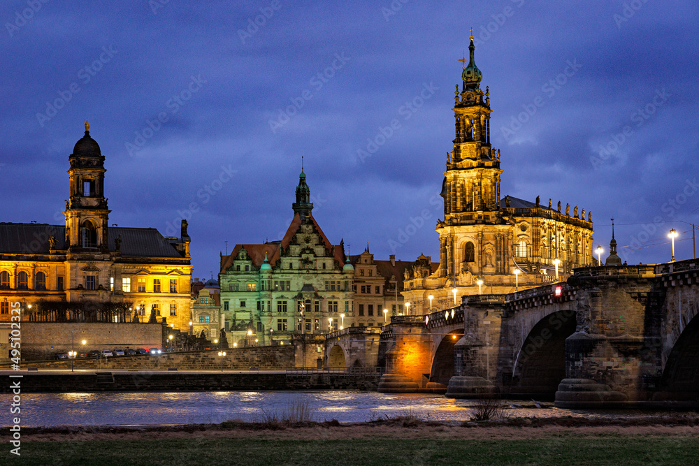 Dresden, Nachtpanorama, Oberlandesgericht, Residenzschloss, Katholische Hofkirche, vlnr., Sachsen, Deutschland < english> Dresden, Saxony, Germany