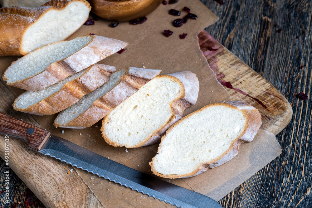 Naklejka premium cut fresh wheat baguette into several pieces