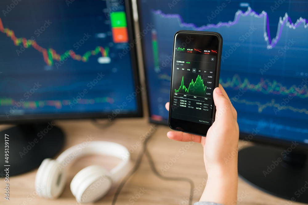 Looking into investing some money in stocks Looking into investing some money in stocks