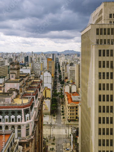 Região central de São Paulo, conhecida como centro velho de São Paulo, com edifícios, arranha céus, ruas e avenidas. photo