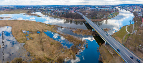 Fototapeta Naklejka Na Ścianę i Meble -  Gorzów Wielkopolski, widok z lotu ptaka na Most Lubuski nad rzeką Warta