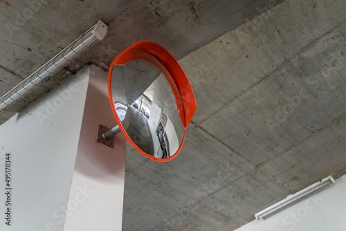 Fotografi Indoor traffic surveillance convex mirror in building car parking area