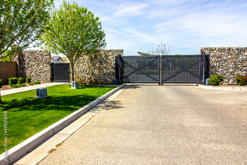 Foto Pedestrian And Auto Exit Gates On Housing Project