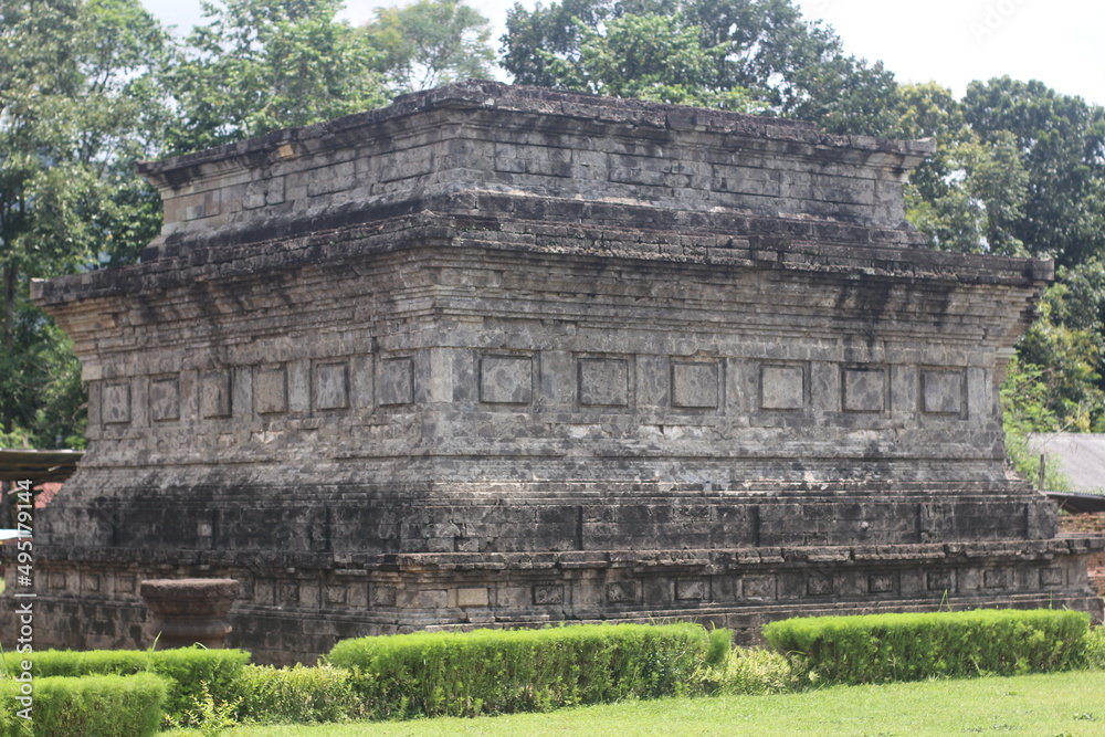 Sanggrahan Temple or Cungkup Temple is a Buddhist temple which is thought to have been built during the Majapahit era, namely the reign of King Hayam Wuruk. Sanggrahan Temple or Cungkup Temple is a Buddhist temple which is thought to have been built during the Majapahit era, namely the reign of King Hayam Wuruk.