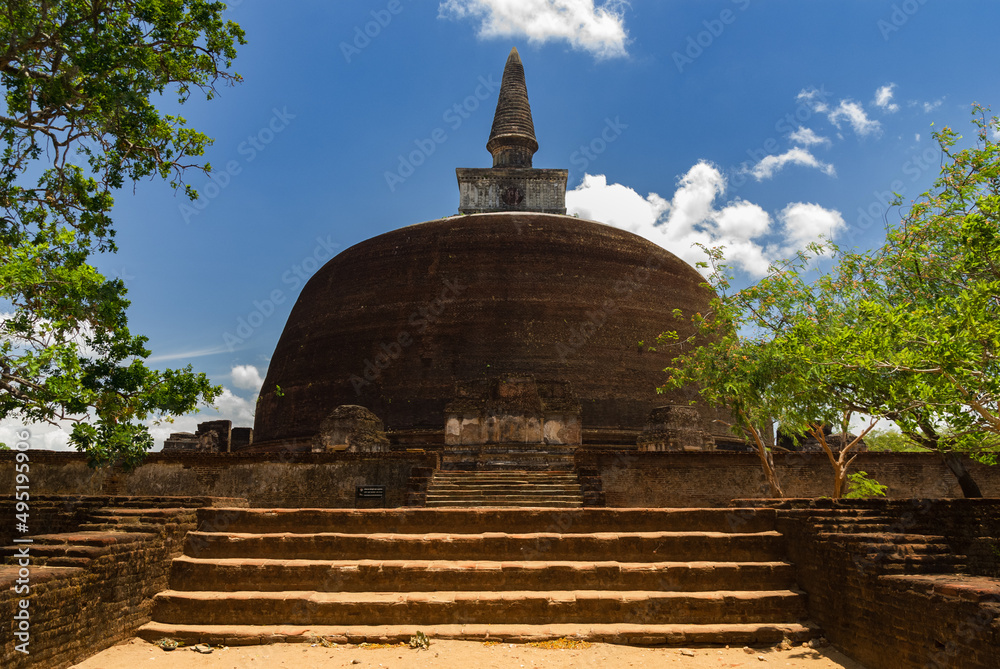 Rankoth Vehera stupa, Polonnaruwa, Sri Lanka