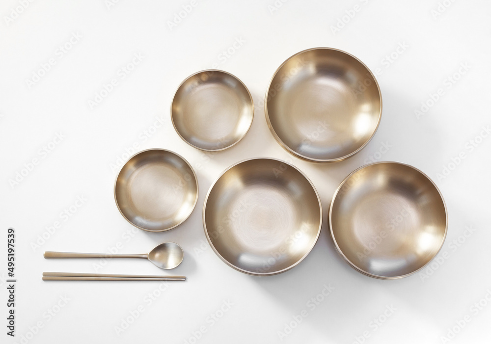 Korean high quality brass tableware with chopsticks isolated on white  background. Top view. foto de Stock | Adobe Stock