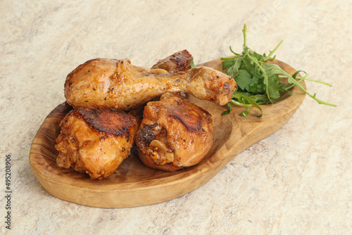 Roasted chicken leg with rucola