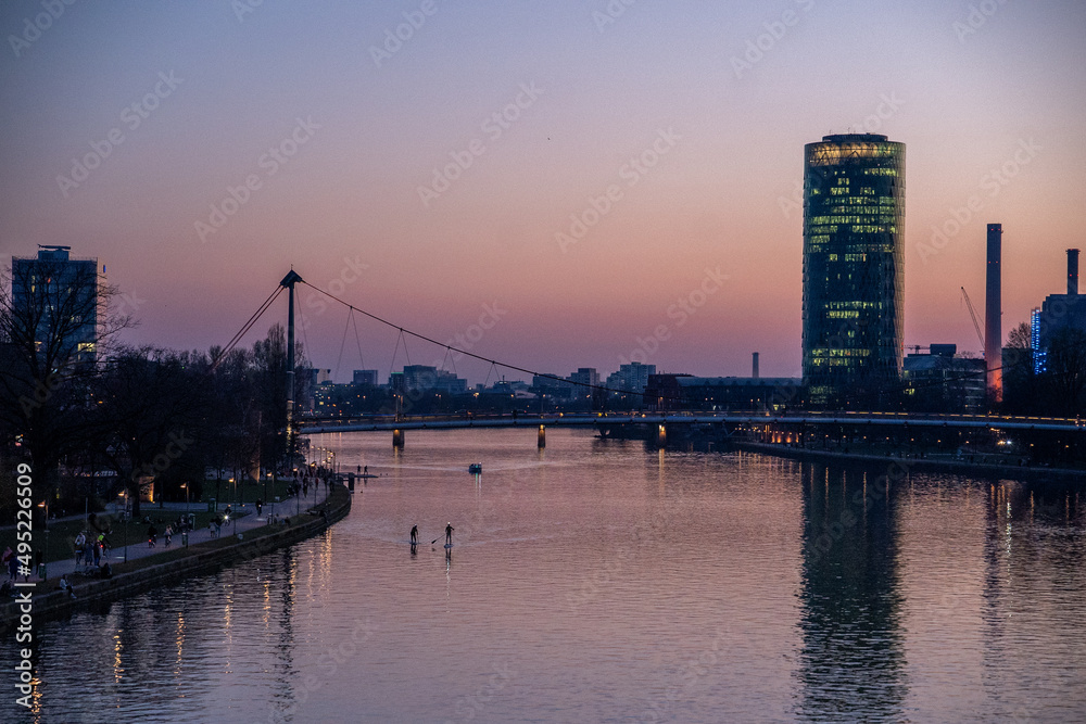 Frankfurt am Main , Architecture - People are seeting near Water. 25/03/2022 Frankfurt city - Germany