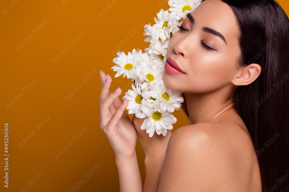 Photo stunning asian girl flowers visage eyes closed glowing shiny skin botanical balm gel lotion isolated pastel color background