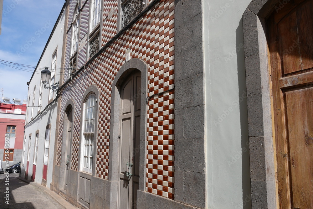 Haus mit Fliesen an der Fassade in Guíga auf Gran Canaria