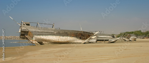 Dhow Graveyard on Maarid Beach