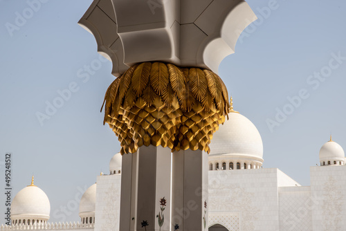 Goldene Palmen Träger in Abu dahbi 
