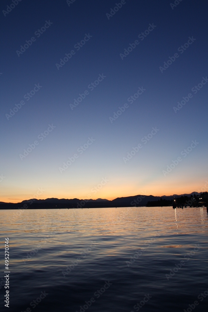 Fototapeta premium lakeside sunset